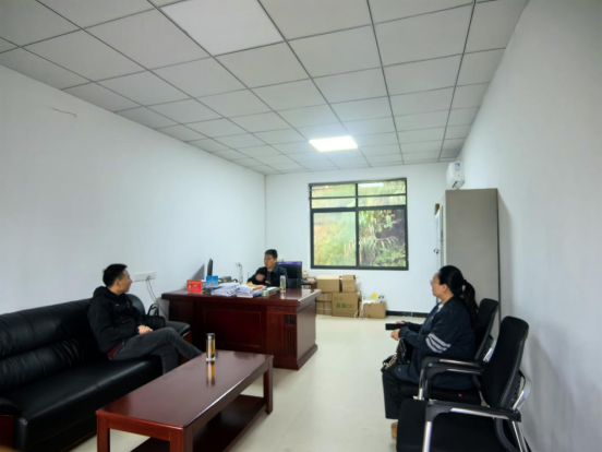 沉睡档案重获新生：英山县档案馆接收一批珍贵照片档案